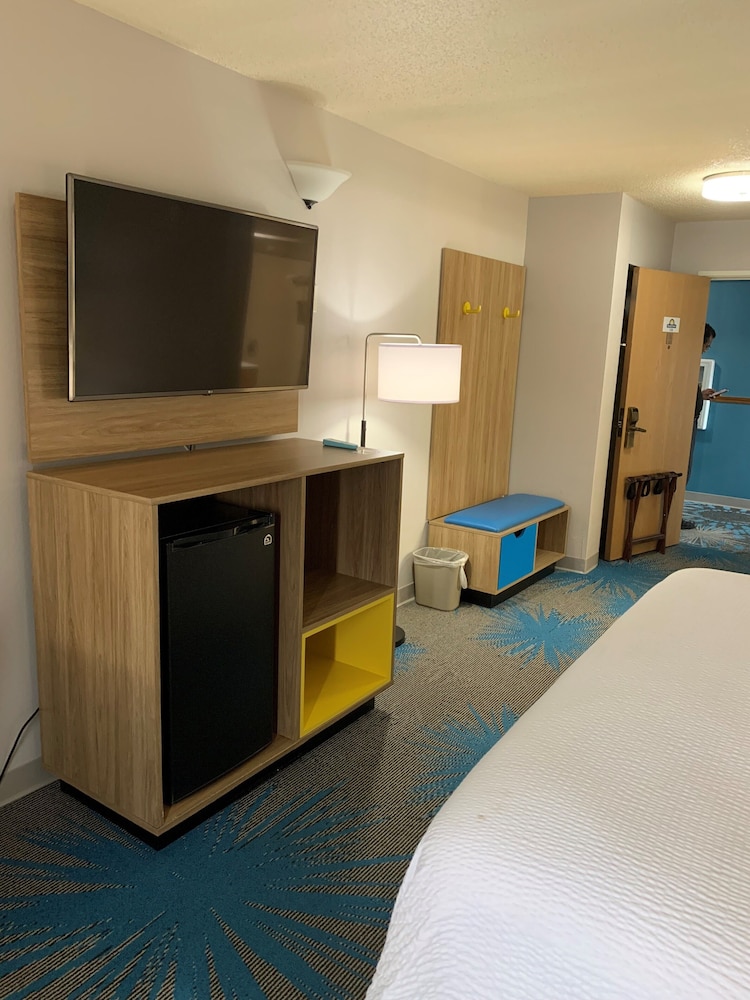 Days Inn by Wyndham Custer 21/36