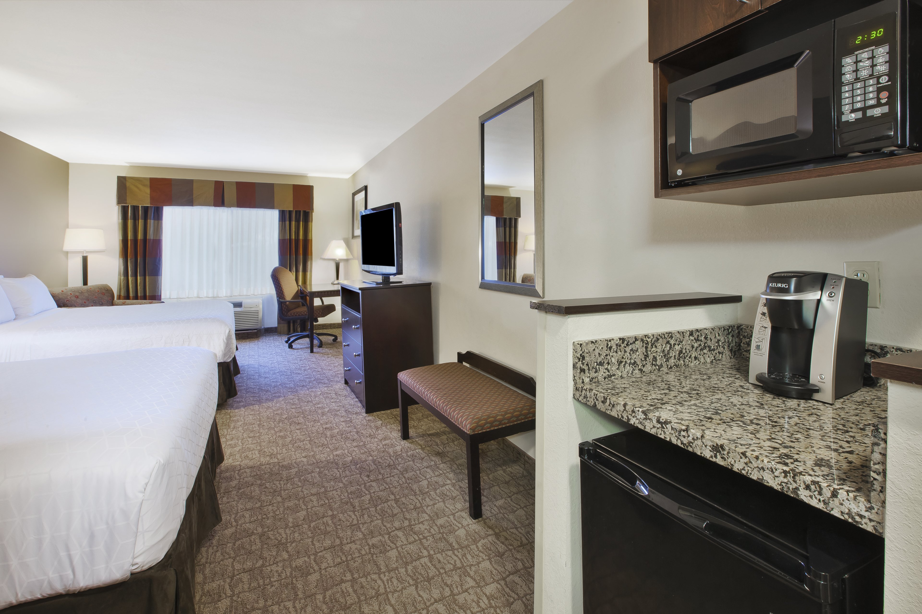 Holiday Inn Express Suites Wheeling 30/78
