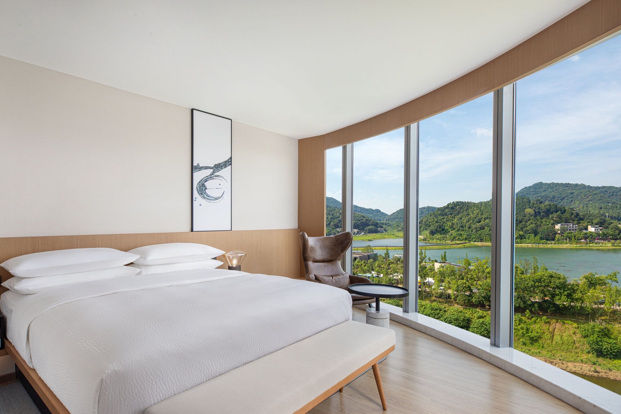 1 Bedroom, Grand, Suite, King Bed, Lake View