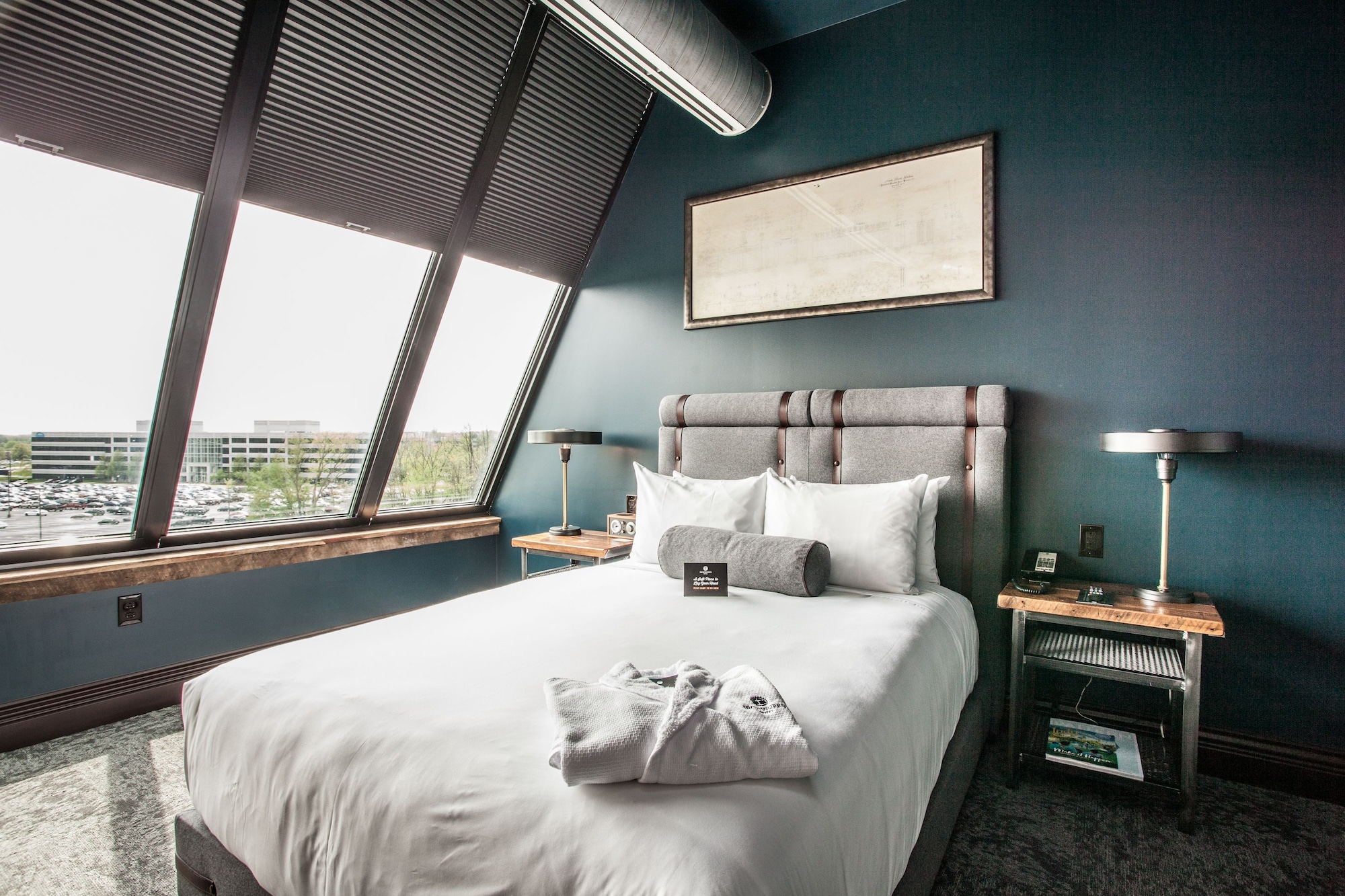 TRADITIONAL, QUEEN BED