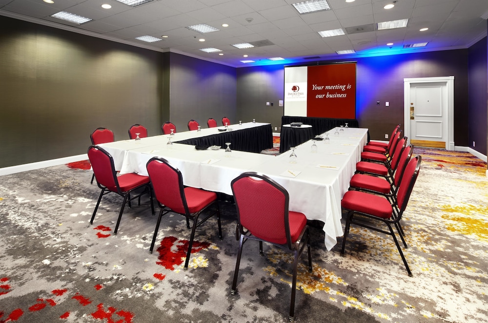 DoubleTree by Hilton Hotel Dallas Near the Galleria 43/48