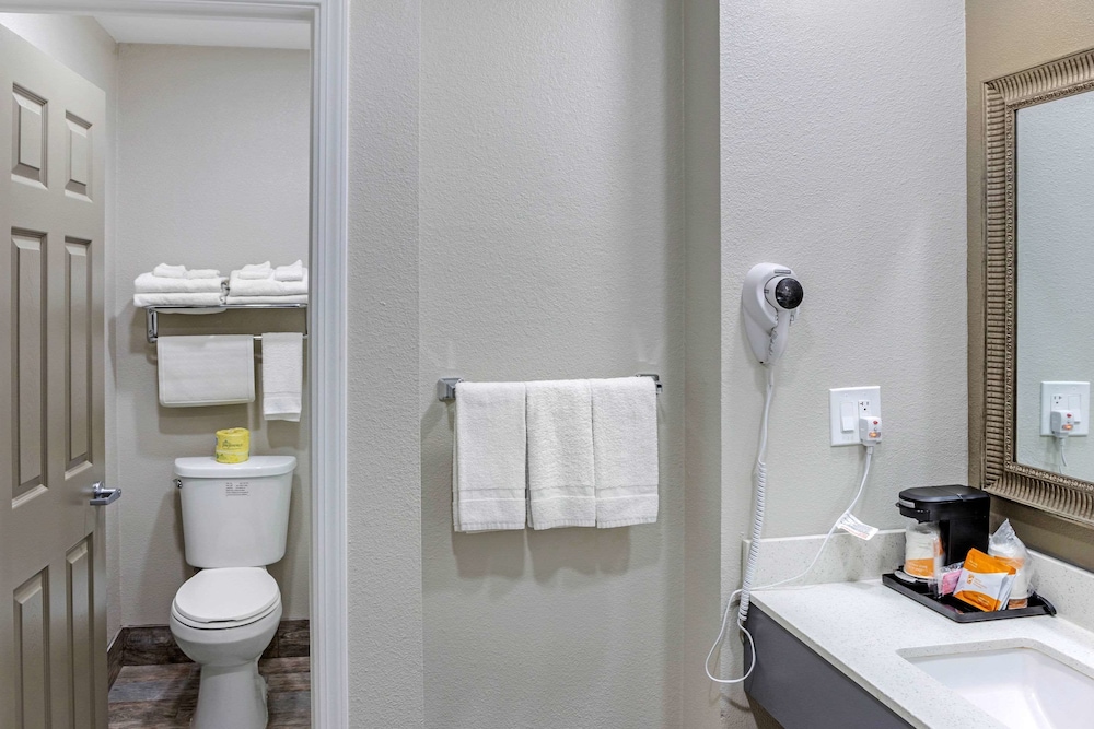 Quality Inn Kettleman City near Hwy 41 10/36