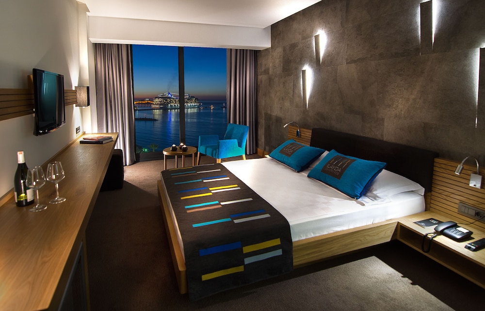 STANDARD, TWIN BEDS, SEA VIEW