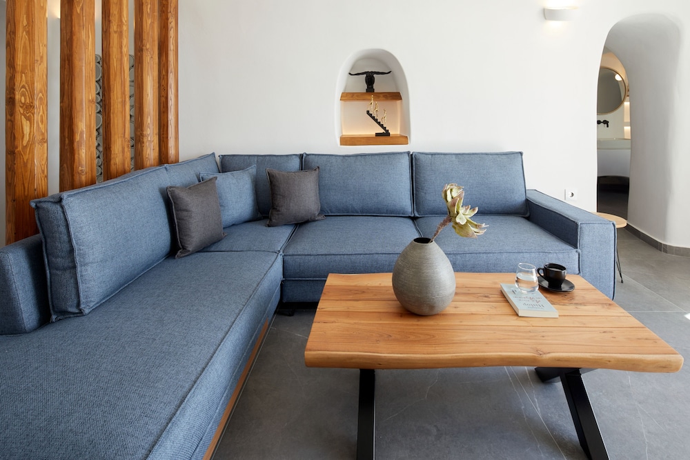 Allure Breeze Suites 55/79