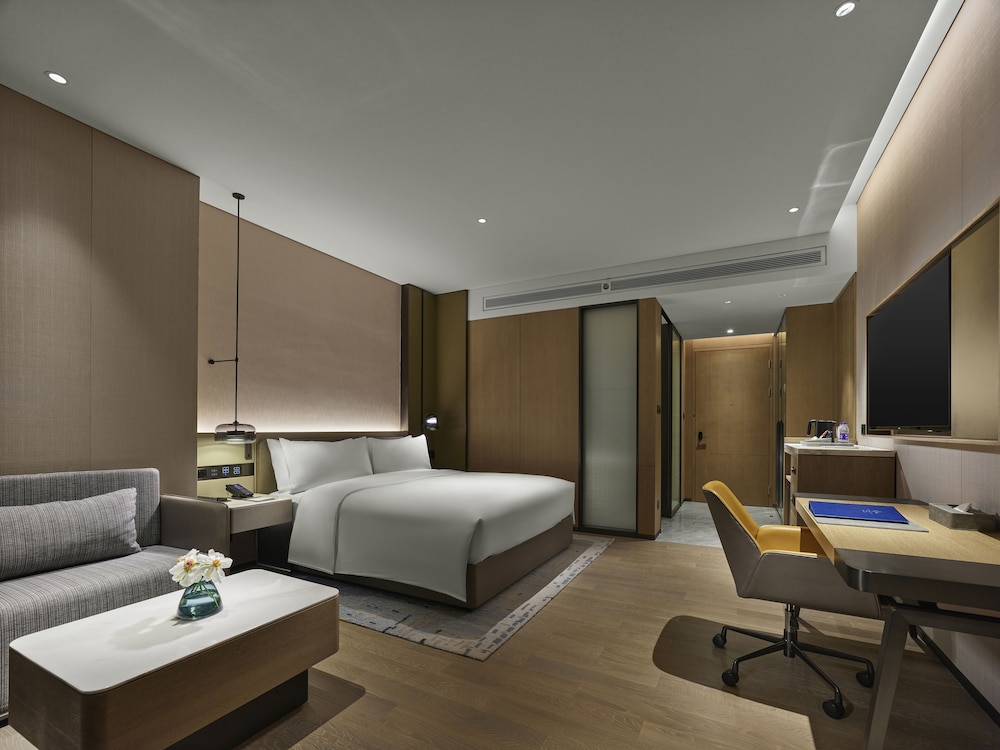 Room at DoubleTree by Hilton Chengdu Riverside, CHENGDU