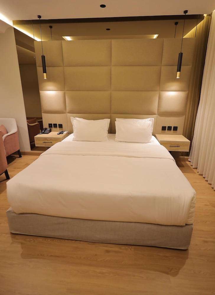 أجنحة المتعب الياسمين(XYZ Hotel Al Yasmin) 6/15
