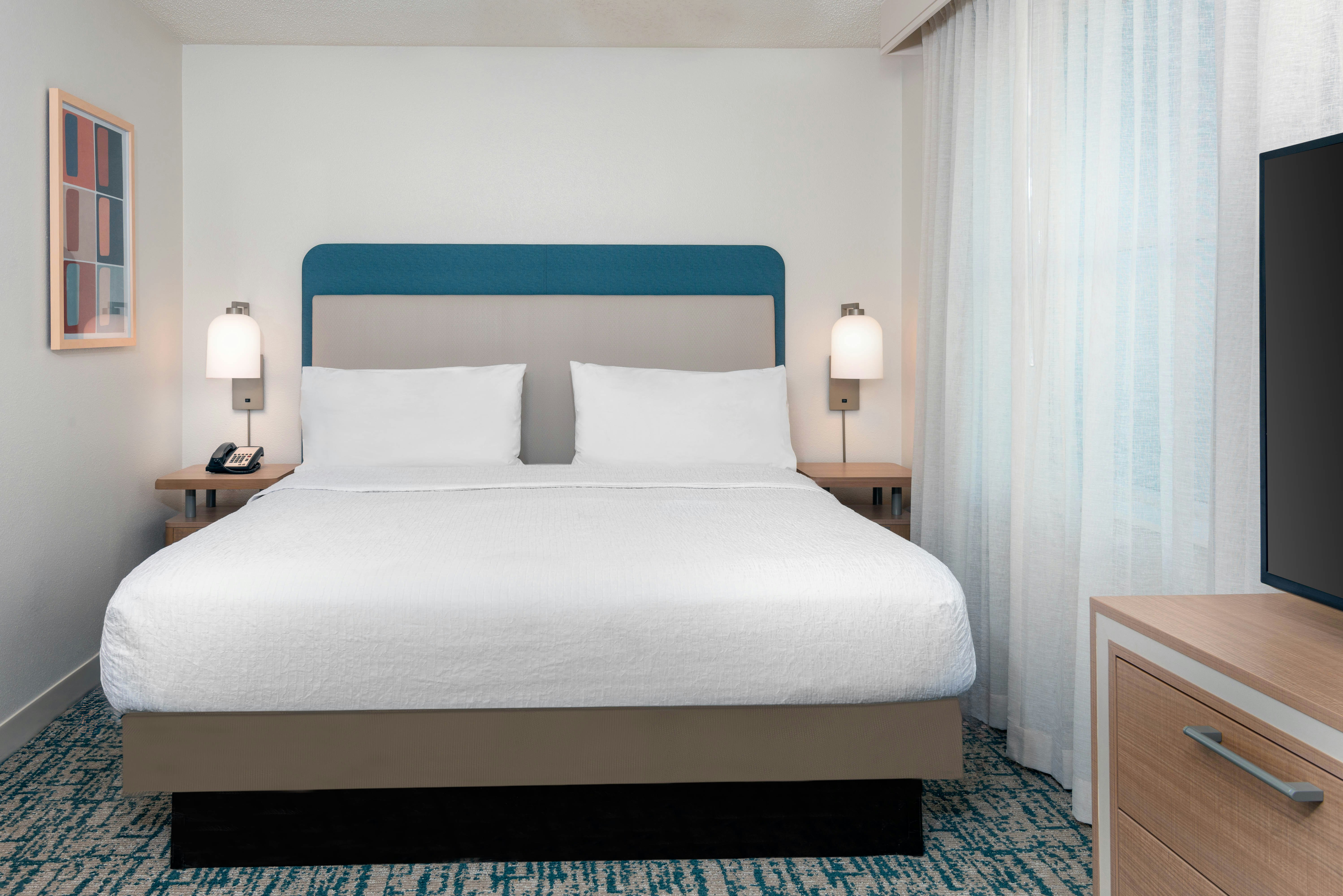 STUDIO, SUITE, KING BED