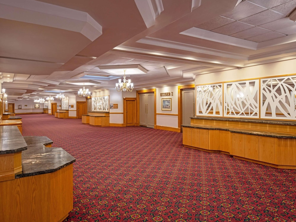 Mercure Hotel Windhoek 20/50