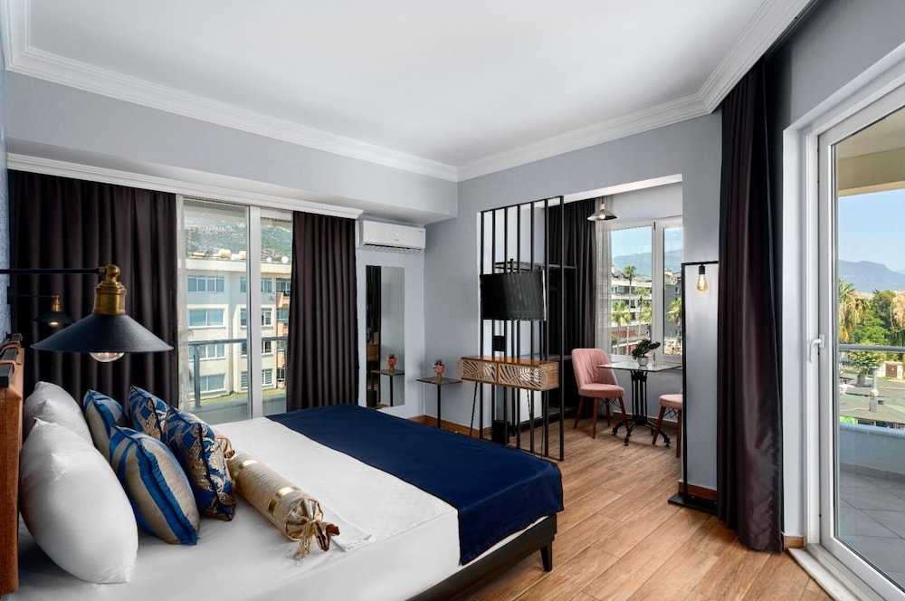 M.C.A. Marquis Hotel 13/57