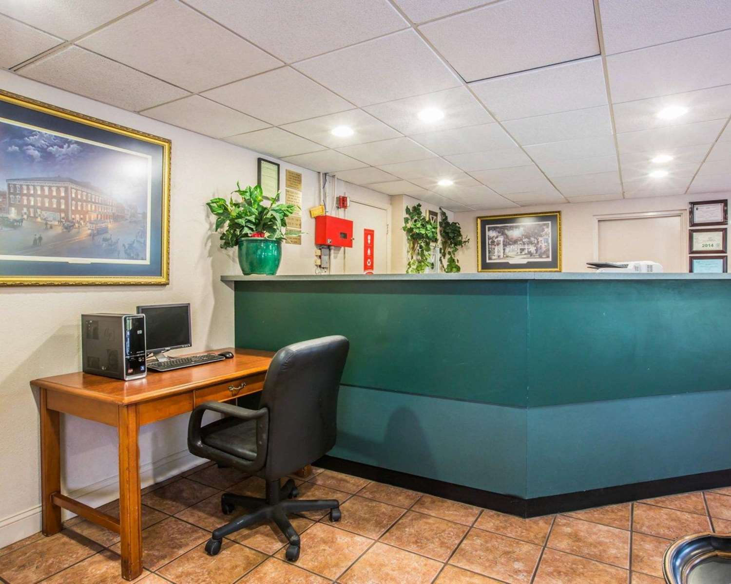 Econo Lodge Inn & Suites at Fort Moore 30/31