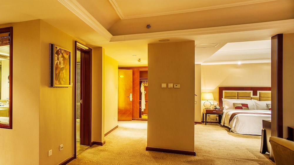 Shenyang Rich Gate Hotel 8/24