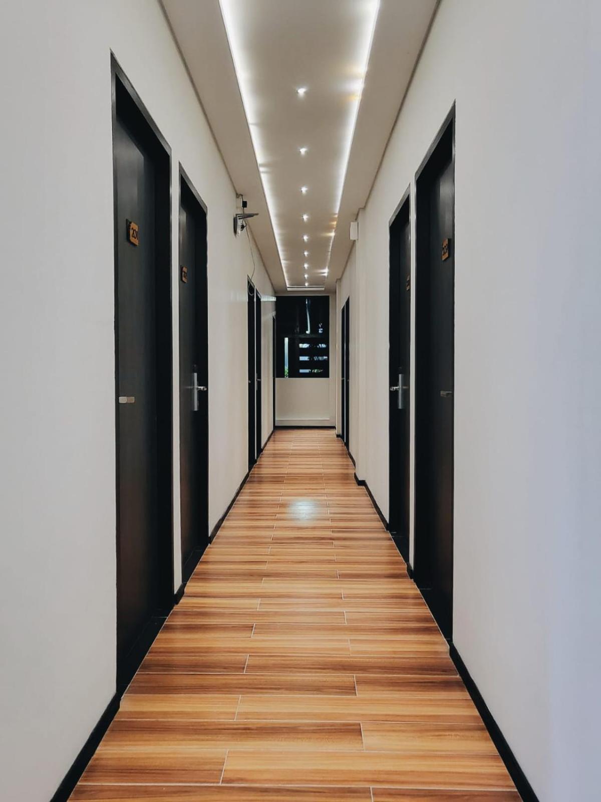 Grand Plaza Boutique Hotel 25/31