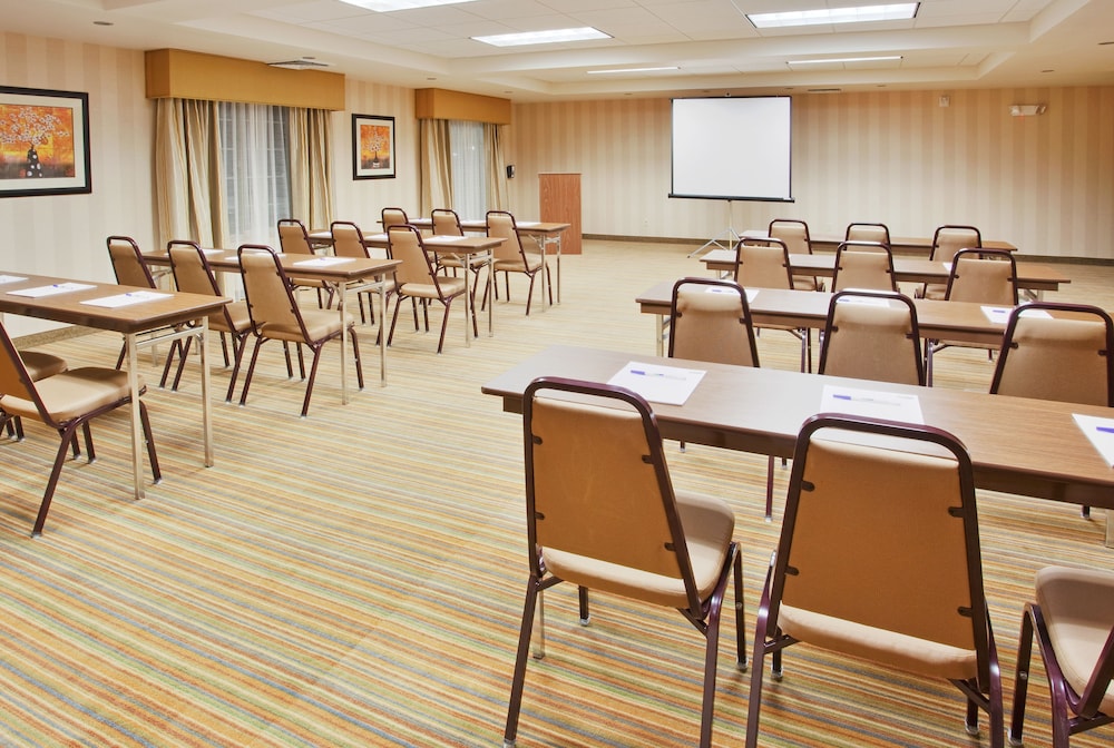 Holiday Inn Express Hotel Suites Willows 29/34