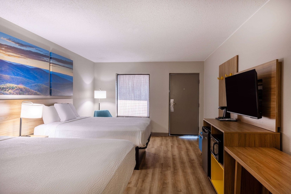 غرفة بسريرين مزدوجين لذوي الإعاقة، Days Inn by Wyndham Mooresville Lake Norman 2/8