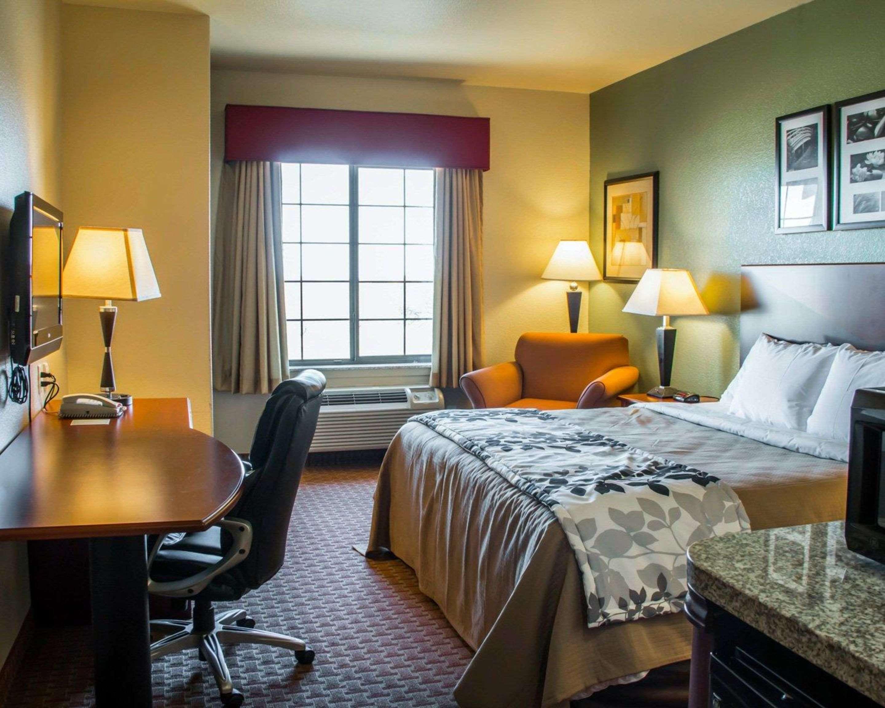 ROOM, KING BED