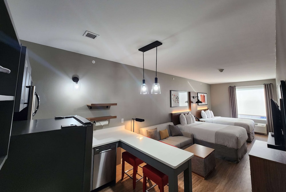 Hawthorn Extended Stay by Wyndham Del Rio 25/65
