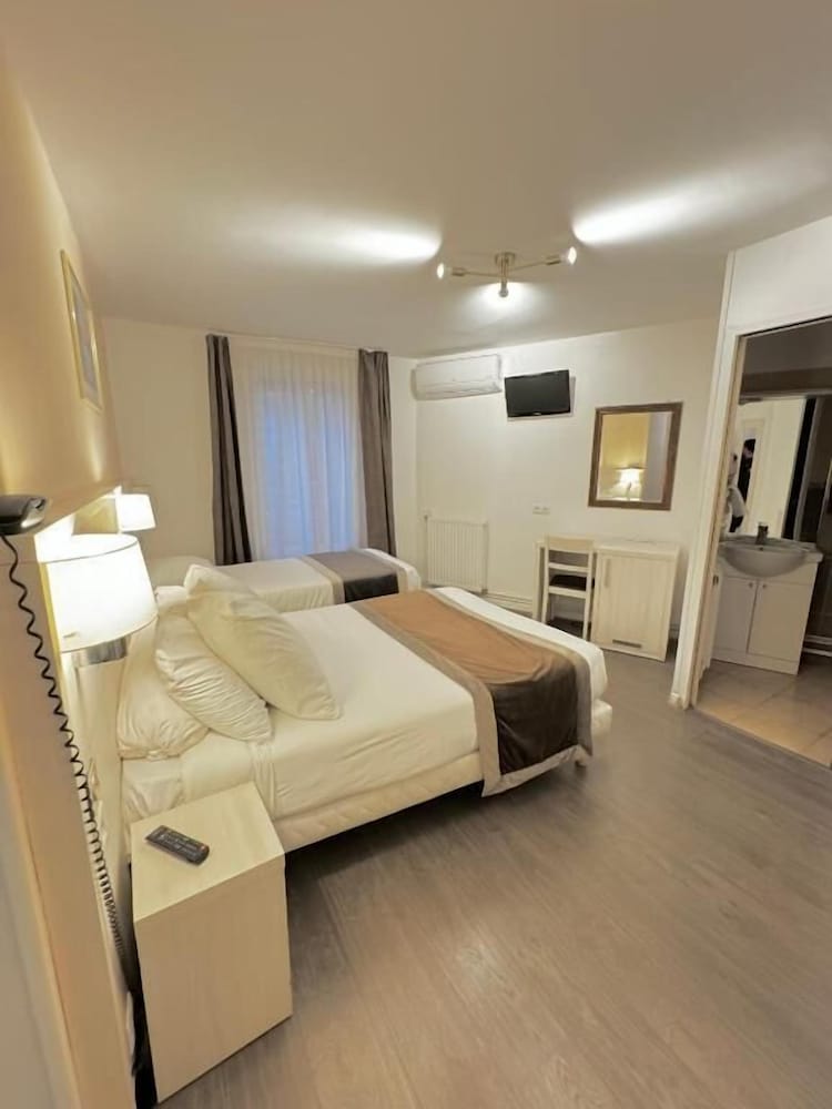 LUXOR BASTILLE HOTEL 32/61