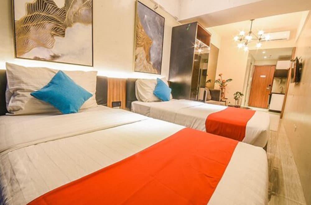 Pacific Skyloft Hotel 12/66
