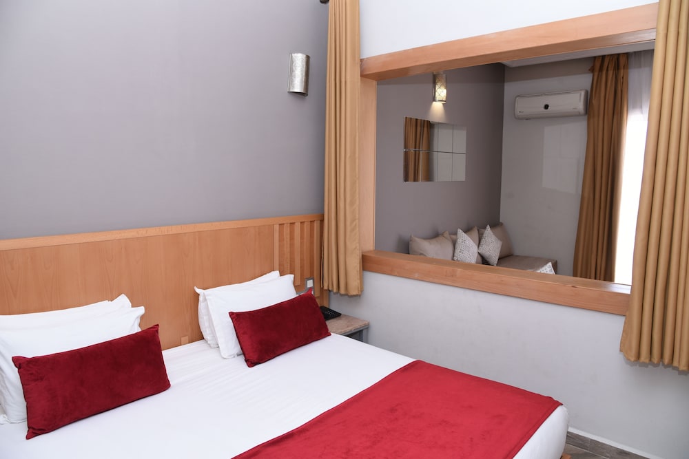 1 BEDROOM, APARTMENT, TRIPLE, SINGLE BED