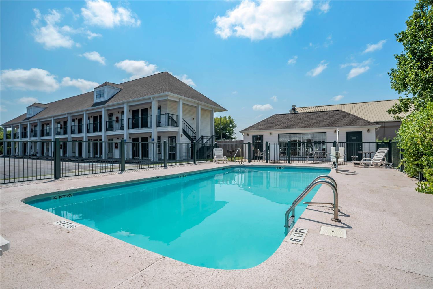 Econo Lodge Tupelo Barnes Crossing 30/31