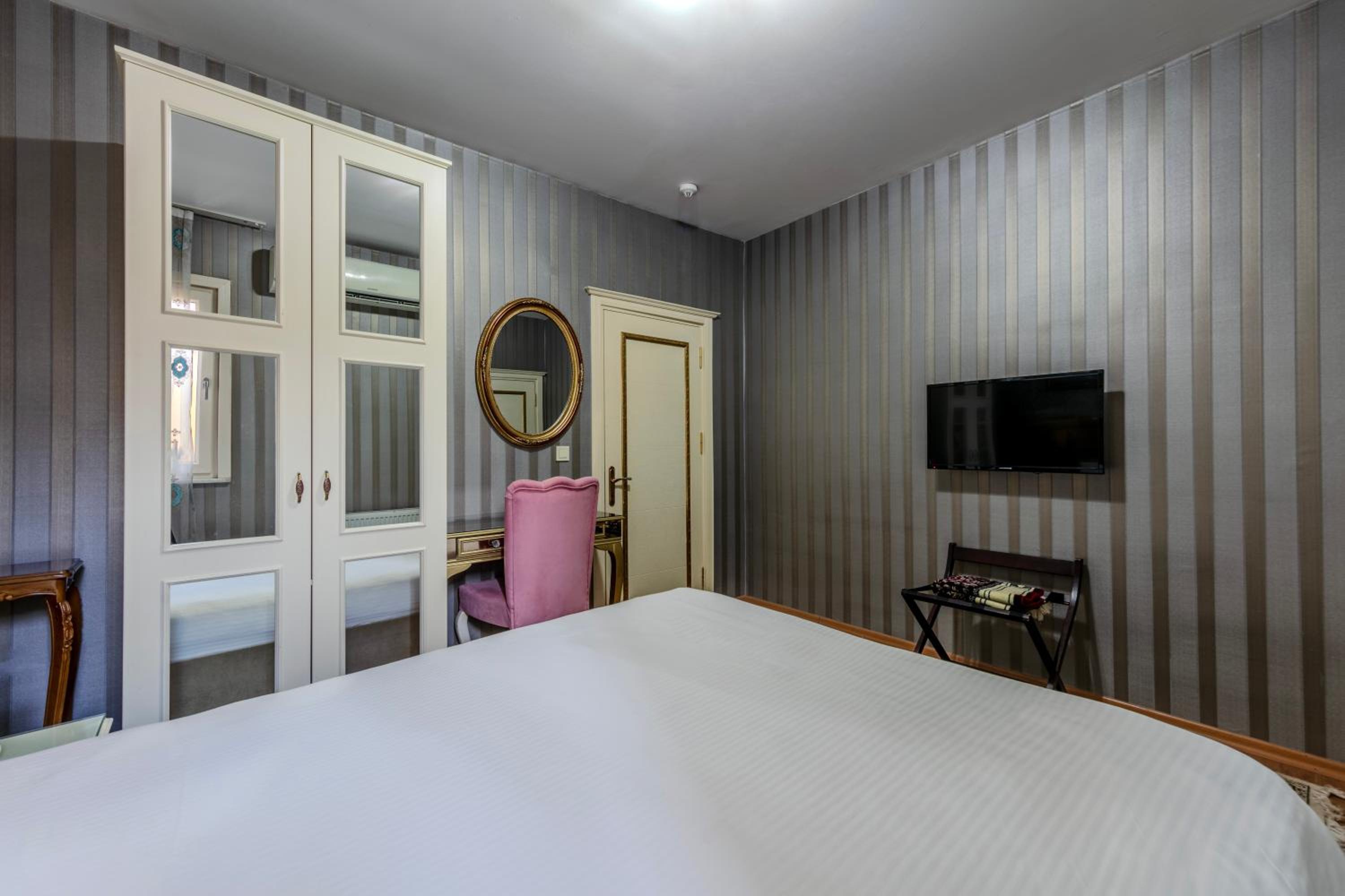 LEMIS SUITE 13/50