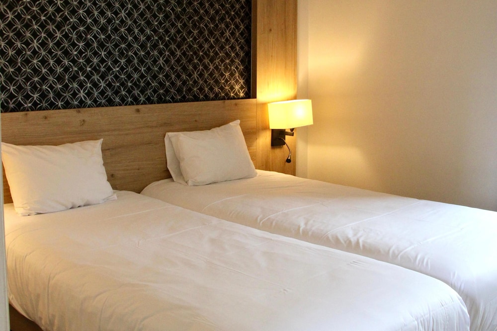 Kyriad Vannes Centre Ville 24/64