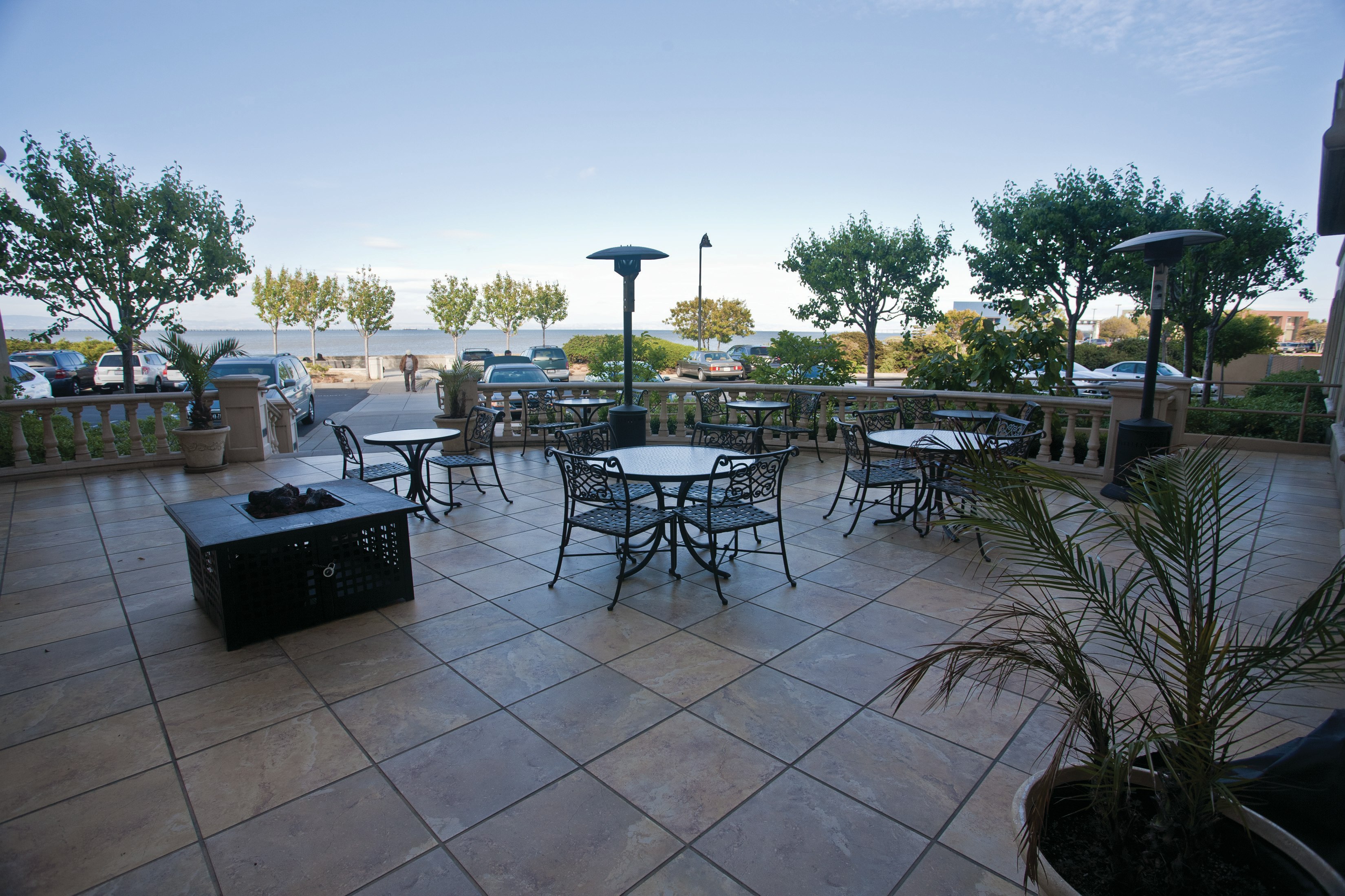 Bay Landing Hotel 51/55