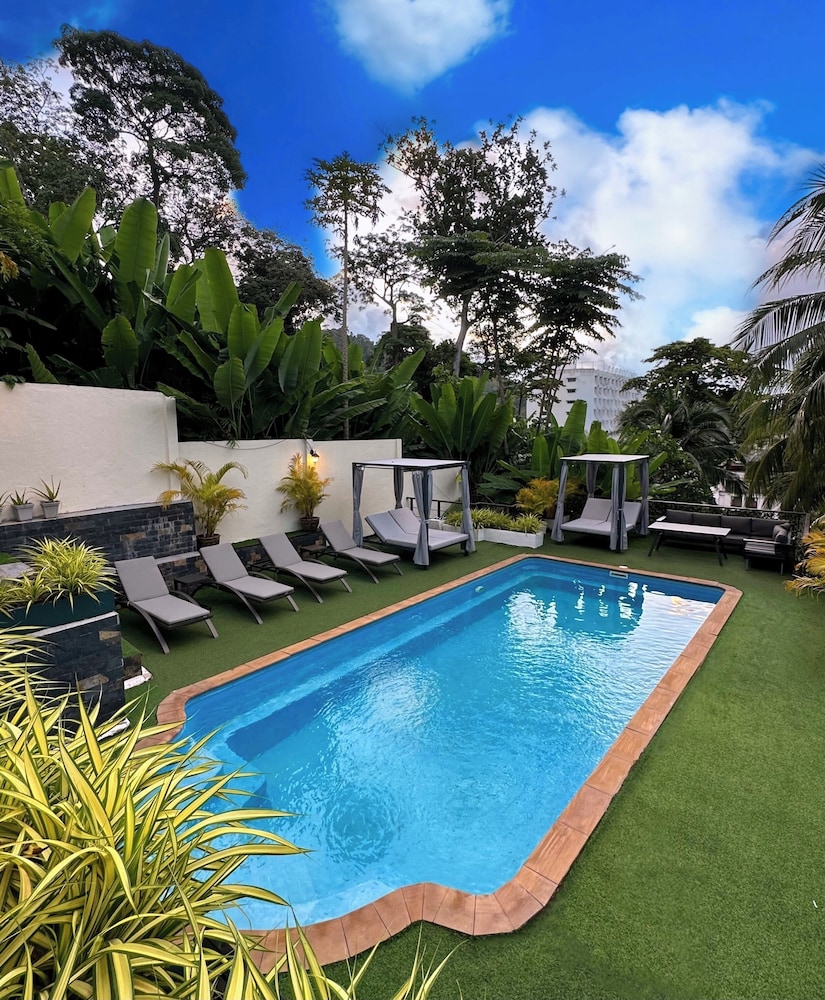 Sea Hills Resort 30/34
