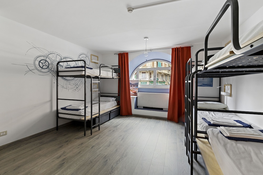 FEMALE DORM, FEMALE ONLY, 6 PEOPLE