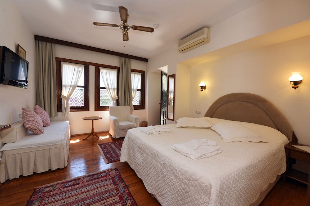 DELUXE, DOUBLE BED
