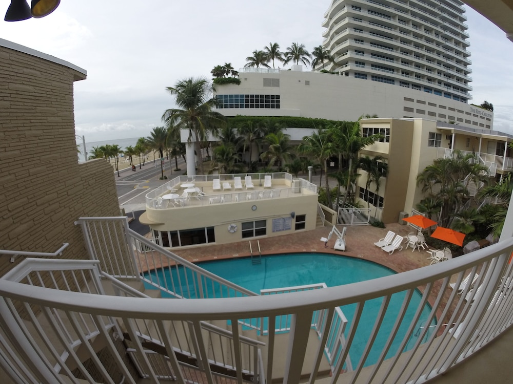 Silver Seas Beach Resort 12/67