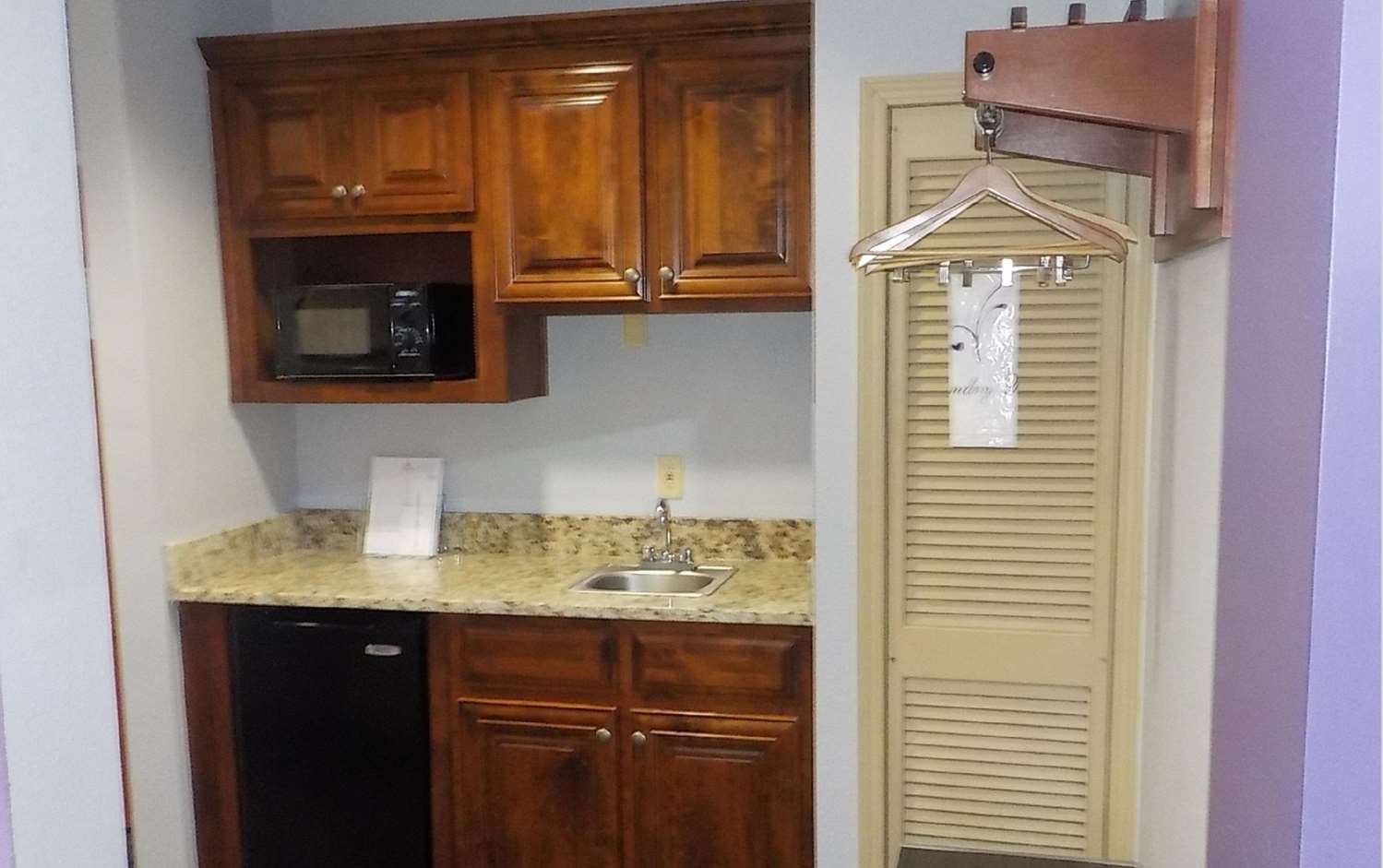 جناح بسرير كينج بجاكوزي، SureStay Plus Hotel by Best Western Warner Robins AFB 4/4