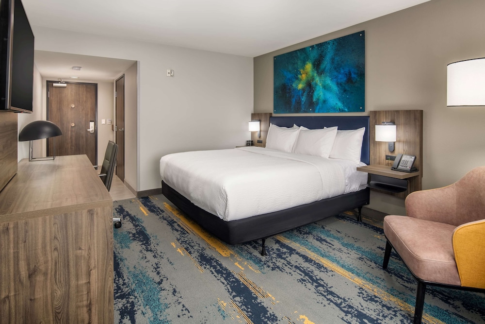 La Quinta Inn Suites By Wyndham Spokane Downtown 13/36