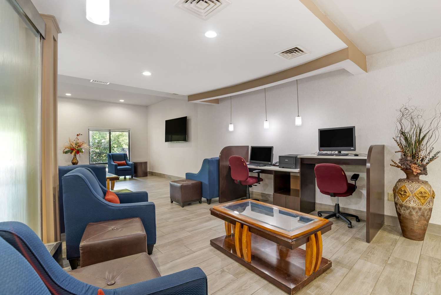 Comfort Suites At WestGate Mall 24/42