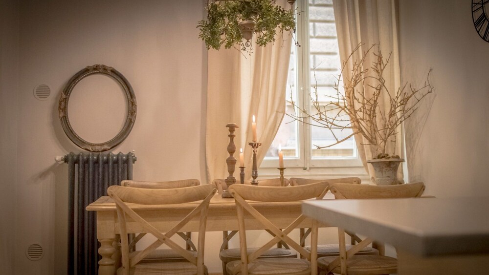 Breathtaking 4BD Apt 5min Walk to Duomo 26/33