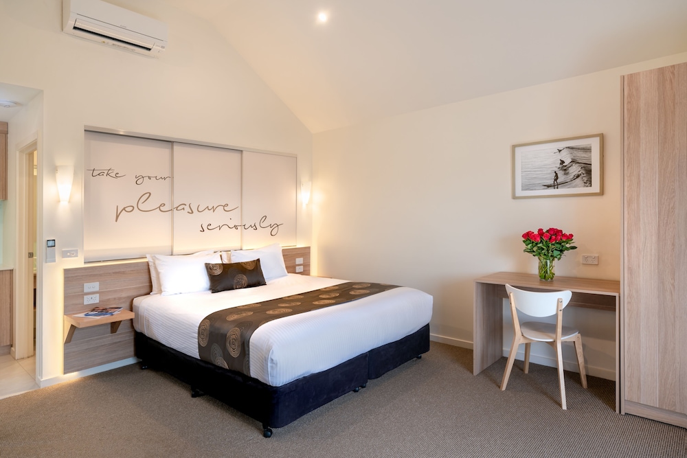 Boathouse Resort Studios & Suites 15/69