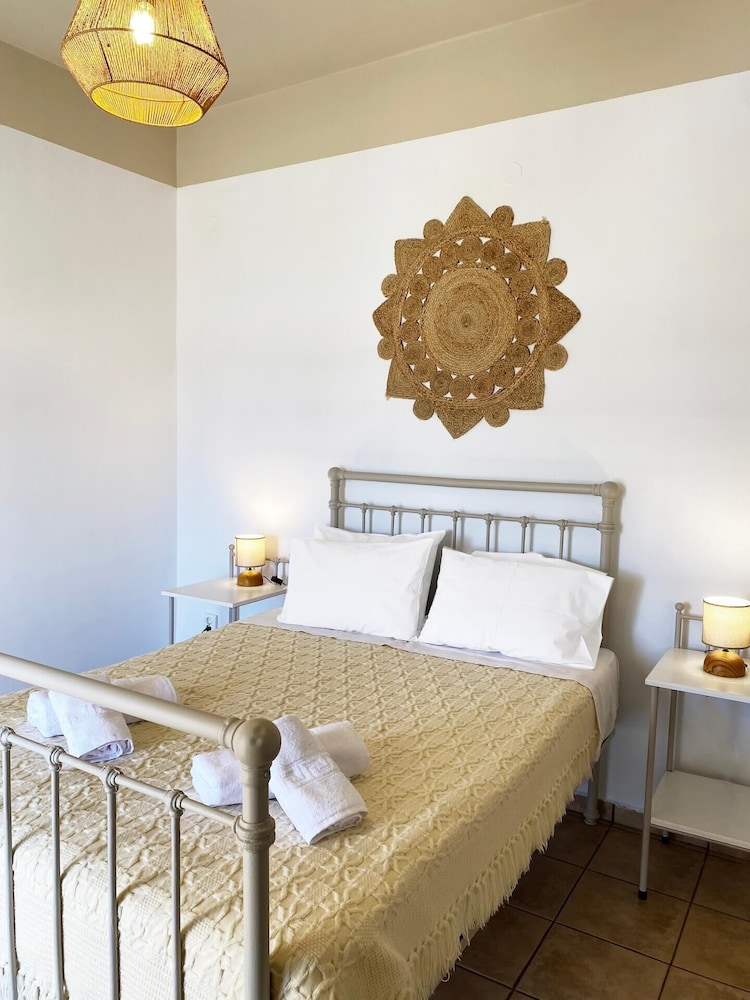 Agnadi Syros Studios & Rooms 13/50