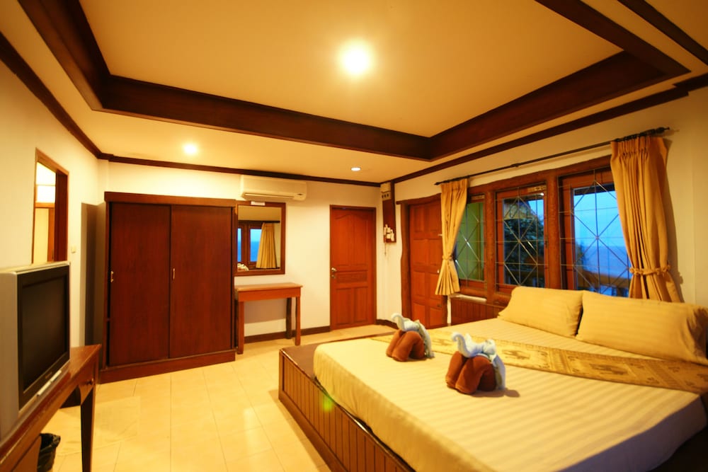 Sea Breeze Resort 36/68