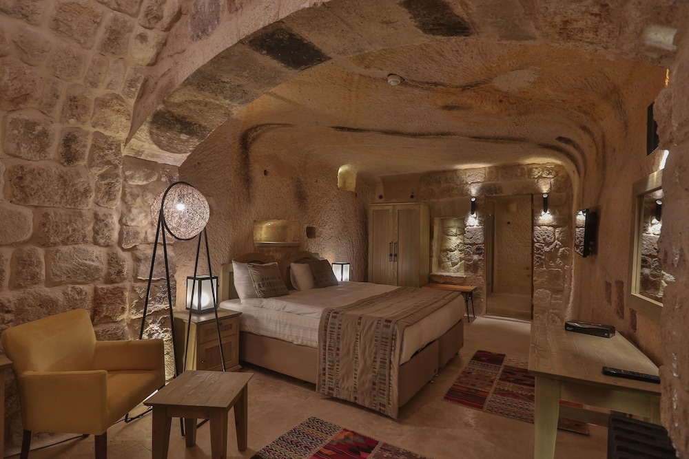 Acropolis Cave Suites 5/50