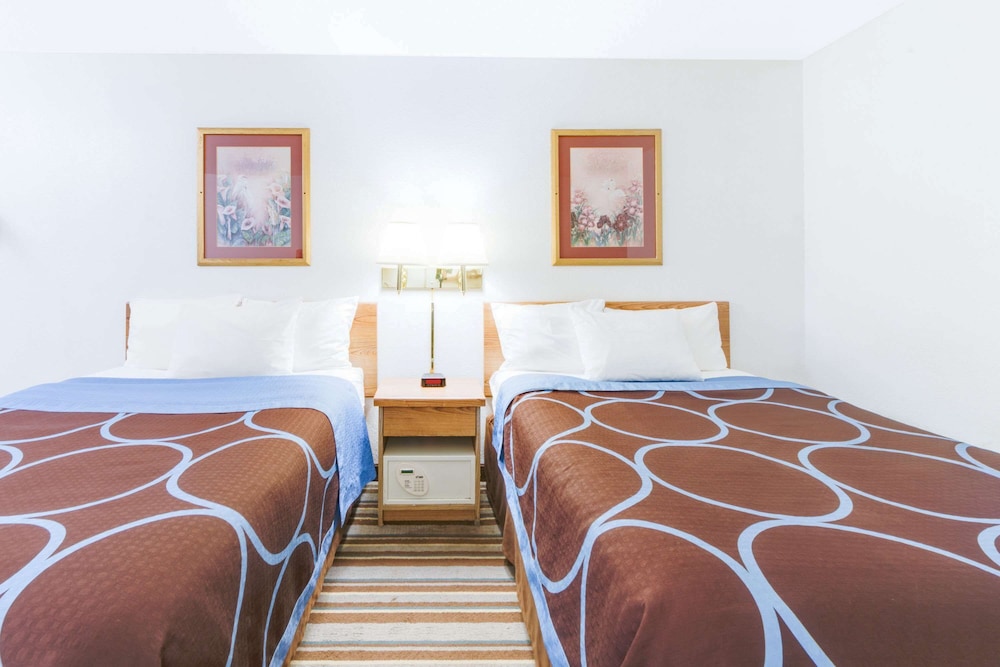 Super 8 By Wyndham Burlington 19/26
