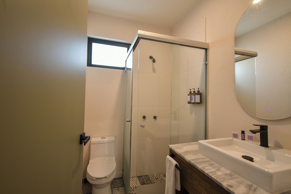 Expo Satelite Hotel and Suites 55/58