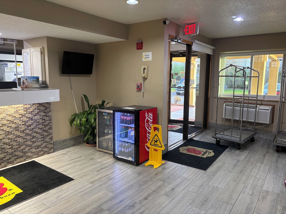 Super 8 by Wyndham Mundelein/Libertyville Area 31/45