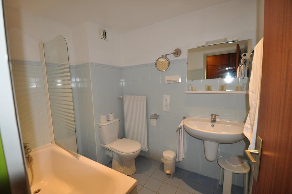 LE RELAIS DE LA VALLEE 42/42