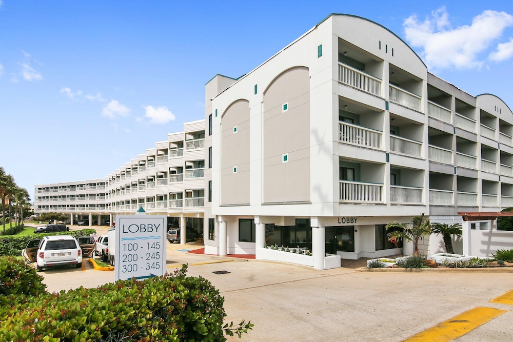 Casa Del Mar Beachfront Suites 6/82