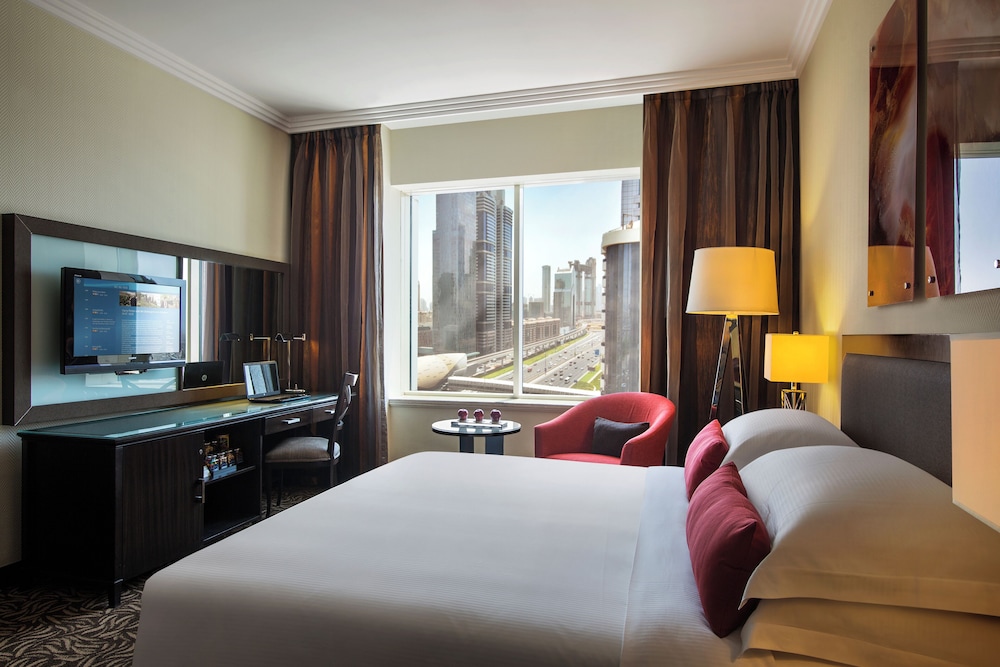 ROOM, KING BED