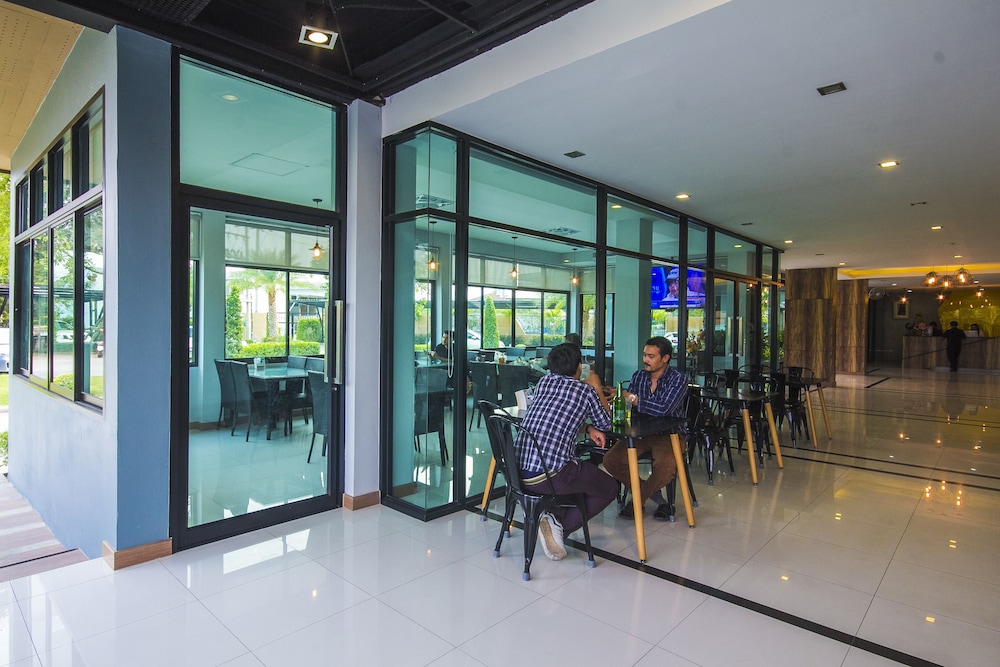 Ray Hotel 35/58