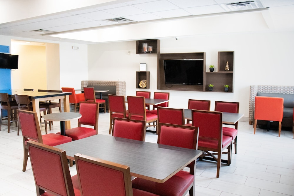 Holiday Inn Express Hotel Suites Corpus Christi Portland 46/54