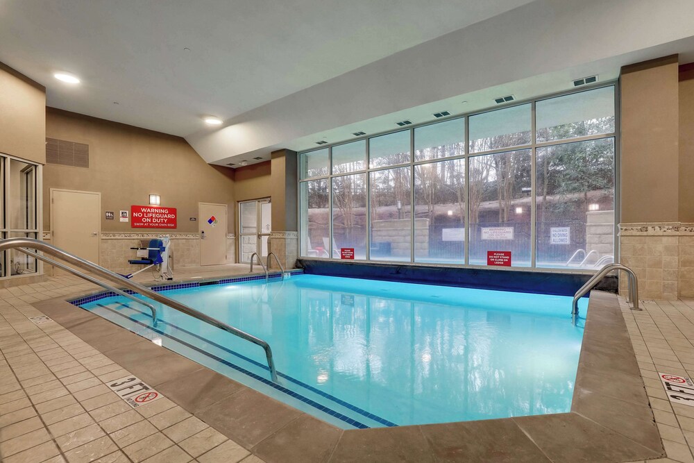 Drury Inn & Suites Charlotte Northlake 24/50