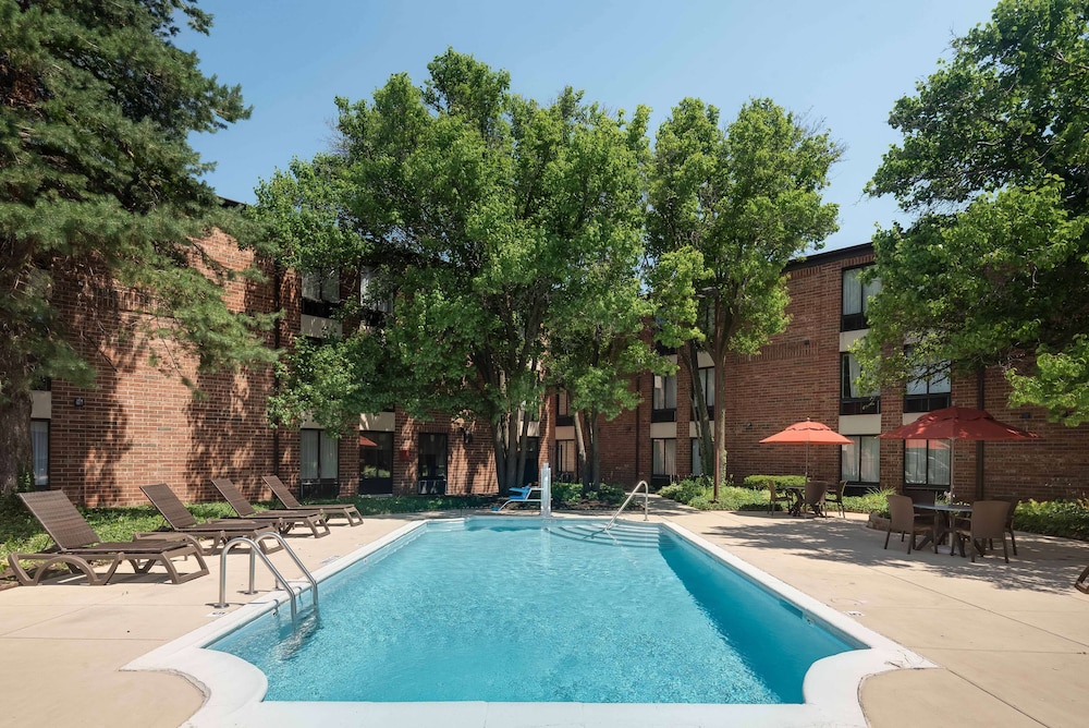 Best Western Chicago Downers Grove 3/42