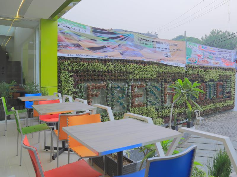 Fresh Hotel Sukabumi 26/35